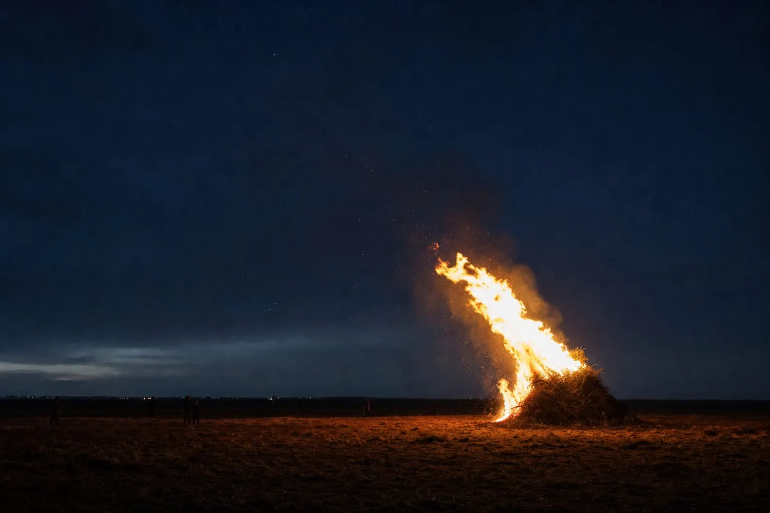 Biikefeuer in der Februardämmerung